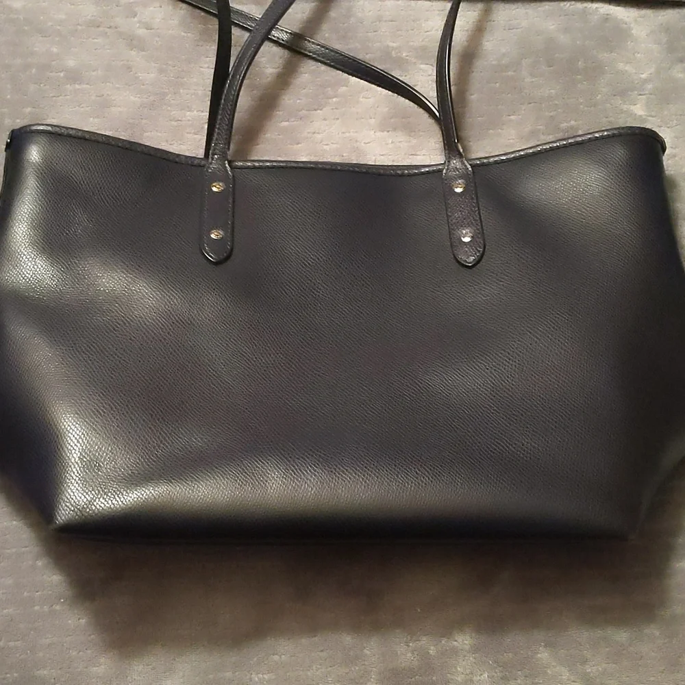 Coach Navy Blue Tote bag with gold hardware - Picture 4 of 13